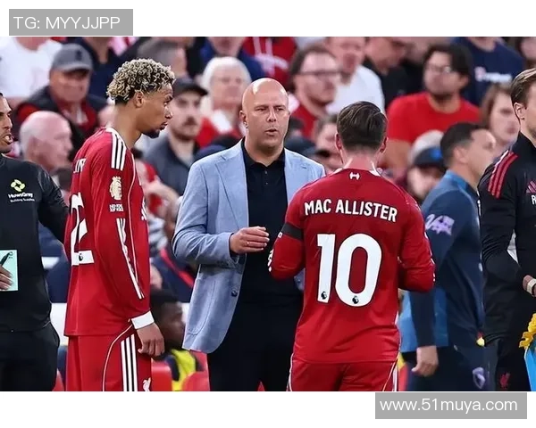 维尔茨助攻首秀获得队友热烈拥抱与鼓励展现团队精神